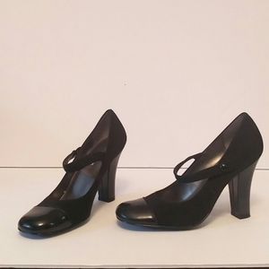 Tahari Kitty Heels